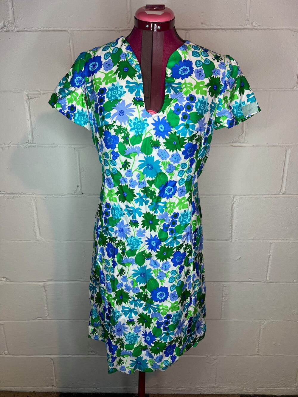 dress floral bright green blue white 1970s